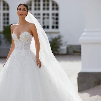 Pronovias Premiere 2021. Modelo Ernestine