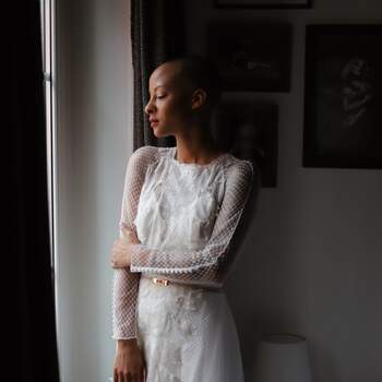 Photo : Dusty Mirror - Pandore, robe Inmaculada Garcia
