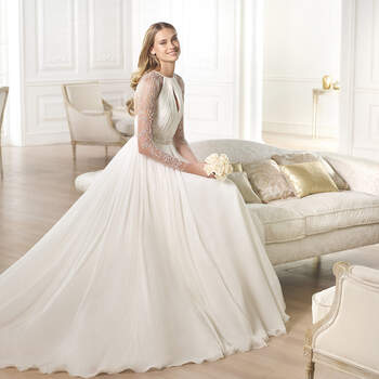 <a href="http://zankyou.9nl.de/n84e" target="_blank">Click here</a> to request an appointment with Pronovias.</p>