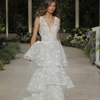 Pronovias. Credits: Barcelona Bridal Fashion Week