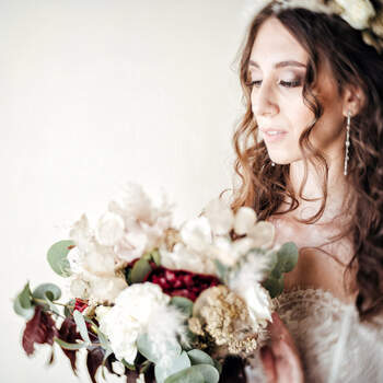 Bride &amp; bouquet