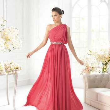 Seja como madrinha ou convidada, queremos estar impecáveis em casamentos! E a coleção 2013 de vestidos de festa La Sposa, além de lindos, te deixarão com um look elegante!