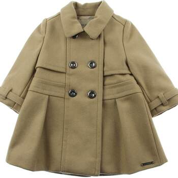 Con este abrigo de Burberry podrás abrigar a tu hija para que vaya perfecta a cualquier evento. Foto: Childsplay clothing
