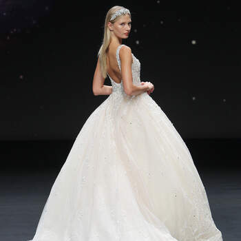 Demetrios 2021 | Valmont Barcelona Bridal Fashion Week 