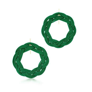 Las más arriesgadas pueden optar por el verde y estos pendientes serán un complemento perfecto a su look de novia. Foto: Tiffany