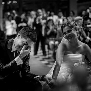 Tras intentar consolar a la novia... Muchos son los novios que también acaban llorando. Foto: Silvia Calvo.