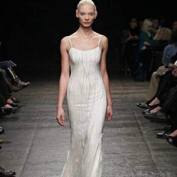 Véus estilo birdcage foram o acessório privilegiado no desfile Lazaro Outono 2013 da New York Bridal Fashion Week.