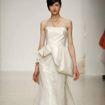 Os vestidos de noiva têm ganhado versões cada vez mais modernas, que atendem todos os estilos. Um modelo que vêm conquistando noivas e é tendência para 2013 são os Peplums. Inspire-se nestes modelos!