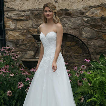 Modelo 44050D, vestido de novia romántico con escote corazón 