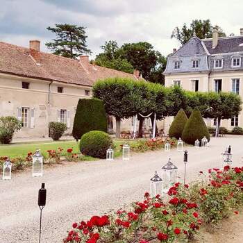 Photo : Château de Magneux - Vous êtes en quête d'un lieu de réception situé dans la Loire ? Soyez les bienvenus au Château de Magneux. Bâtie en 1707, cette propriété de famille vous reçoit dans les plus belles conditions qu'il soit. 