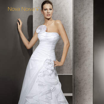 Belíssimos modelos de vestido de noiva prontos ou sob medida, com lojas em São Paulo e em todo o Brasil.
Nova Noiva 