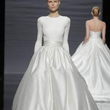 Fot. Barcelona Bridal Week

<a href="http://zankyou.9nl.de/du15" target="_blank">Odkryj nową kolekcję Rosa Clara 2015</a>