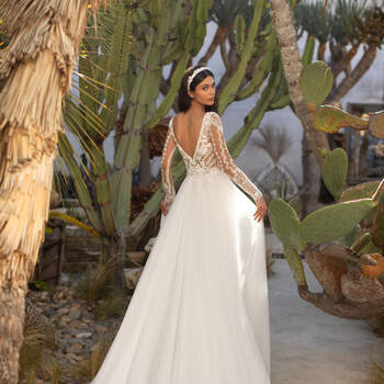 Photo: Pronovias 2021 Cruise Collection