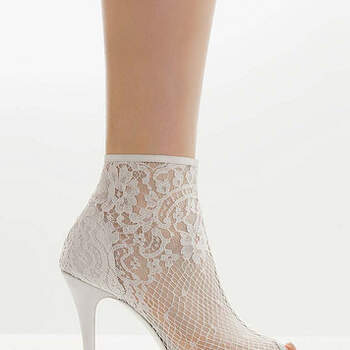 Mira la hermosa selección de calzado para novia de Rosa Clará que tenemos para ti.
Fotos de Rosa Clará