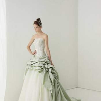 A coleção 2013 de vestidos de noiva da Le Rose &amp; Co. Spose, além de delicada e romântica, têm detalhes em verde para noivas que querem fugir do tradicional. Inspire-se nos lindos modelos!