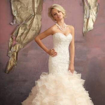 O vestido de noiva ideal deve combinar com o estilo e personalidade da noiva. E se você gosta de vestidos encorpados, estilo sereia, veja estes modelos da coleção 2013 de Mori Lee.