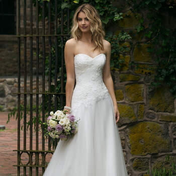 Modelo 44046, vestido de novia con escote sirena 