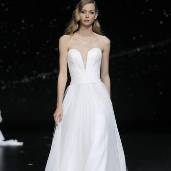 Pronovias. Credits: Barcelona Bridal Fashion Week