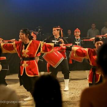 Danza tradicional oriental para los invitados de la boda. Foto: Rodrigo Zapico