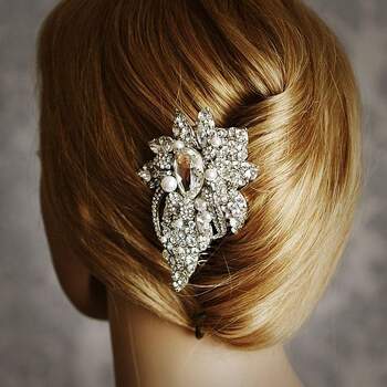 Arranjos com strass, pedras e brilho, presilhas enfeites para complementar o penteado da noiva, confira estes belíssimos modelos!