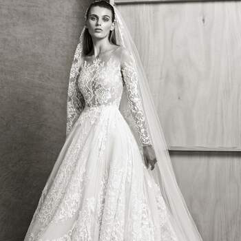 Christina with veil, Zuhair Murad.