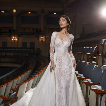 Vestido de noiva corte justo, com transparências e deslumbrantes bordados, com sobressaia | Modelo Davies da coleção Pronovias Privée 2021