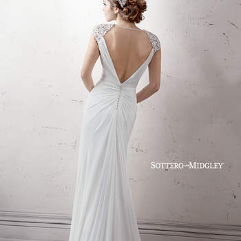 Vestido de novia confeccionado en chino con tirantes y escote pronunciado en la espalda. El modelo cuenta con plisados en el derriere y una cauda barrida impresionante. 

<a href="http://www.sotteroandmidgley.com/dress.aspx?style=4SW044" target="_blank">Sottero &amp; Midgley Platinum 2015</a>