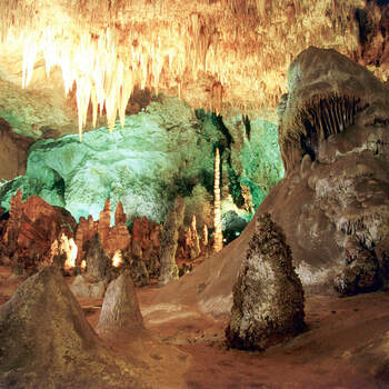 ¿Te imaginas estar en el interior de una cueva como esta? Es solo una de las posibilidades que tendrás si eres tu el que confecciona su propio viaje. Foto: No hay distancia.