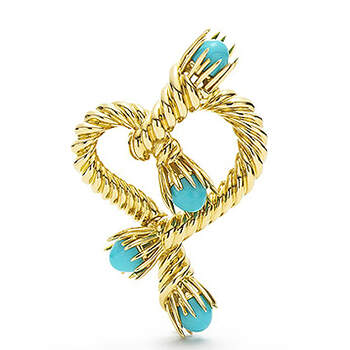Broche con forma de corazón repujado, en oro y turquesas. Foto: Tiffany