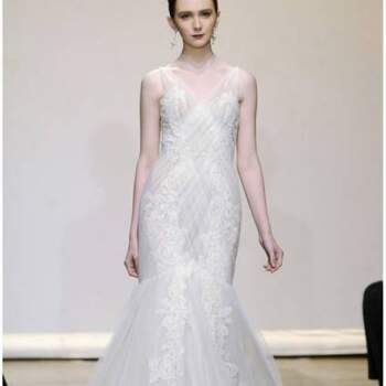 Alças assimétricas, transparências e pequenas aplicações marcam esta colecção de vestidos de noiva by Ines di Santo para o Outono 2013, apresentada na New York Bridal Fashion Week.