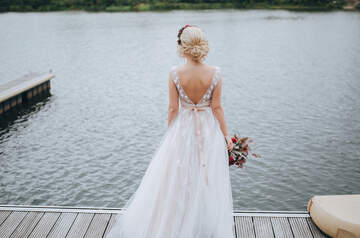 Adelantar Derivación Potencial Cómo elegir vestido de novia para una boda en la playa en 5 pasos