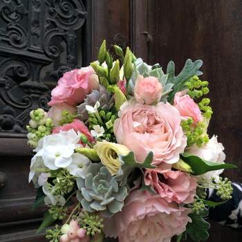 Bouquet de mariée fleurs roses
Le Jardin de Casamance