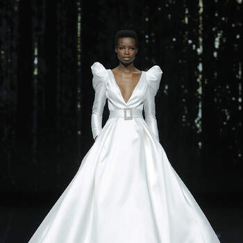 Pronovias. Credits: Barcelona Bridal Fashion Week