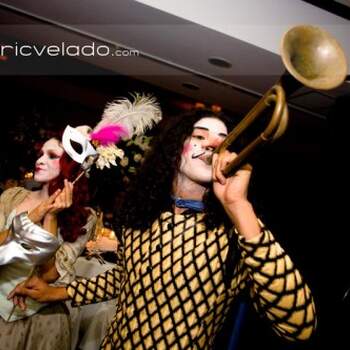Payasos y cabaret: una nota de color muy especial en tu boda. Foto: Eric Velado
