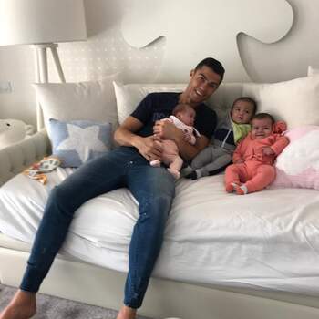 Cristiano Ronaldo foi pai a triplicar, pois antes de Alana nasceram os gémeos Eva e Mateo (com recurso a uma barriga de aluguer). Foto Instagram Cristiano Ronaldo