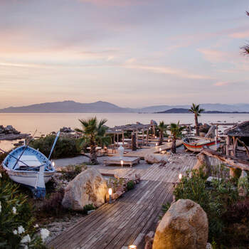 Photo : Domaine de Lagnonu - Idéalement situé sur la rive sud d'Ajaccio, face à l'archipel des Îles Sanguinaires, ce petit paradis sur terre vous reçoit dans un cadre magique.
« Un endroit magnifique et inoubliable, où tout n'est que luxe calme et volupté. Cathy, la maîtresse des lieux - personnalité incontournable du domaine de part son professionnalisme et sa bonne humeur - nous a fait vivre un moment magique, à jamais gravé dans nos mémoires. »