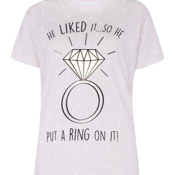 Camisa de dormir  "He liked it… so he put a ring on it!"- €8