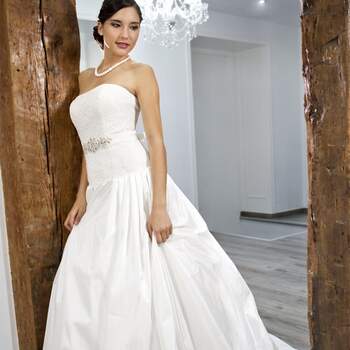 Las novias con un estilo más clásico también encontrarán el vestido ideal en GSUSG Atelier. Foto: <a href="https://www.zankyou.es/f/gsusg-atelier-23515" target="_blank">GSUSG Atelier</a>