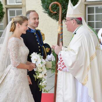 Preciosa foto de la llegada de la novia a la catedral. Foto: Elie Saab facebook oficial