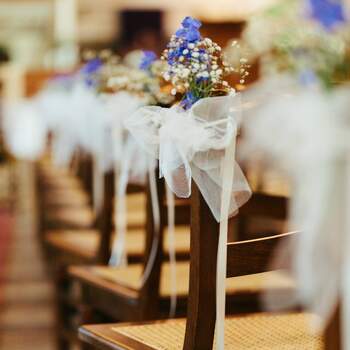 Aquí tienes algunas sugerencias para la decoración de los asientos para tu boda. 
Fotos de 2Rings Trouwfotografie.