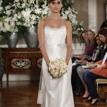 Romona Keveza deixou de lado as cores e apresentou em sua coleção de vestidos de noiva, para Outono 2013, cheios de romantismo, de rendas e detalhes delicados. Perfeito para noivas românticas!