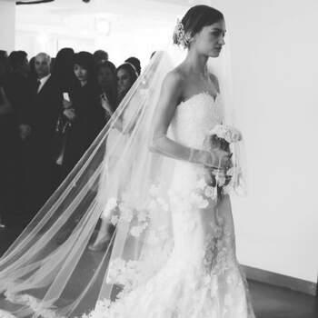 Oscar de la Renta é referência no mundo bridal! Confira estes espetaculares vestidos de noiva, penteados e acessórios apresentados no New York Bridal Week 2013.
