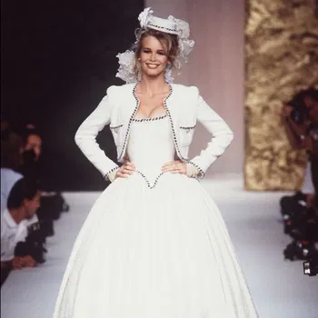 Adiós a Karl rendimos homenaje al creador con sus vestidos de novia de Chanel