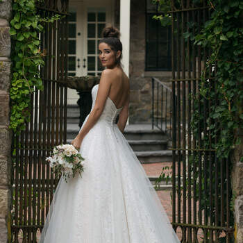Modelo 44055, vestido de novia con falda voluminosa de tul y escote corazón