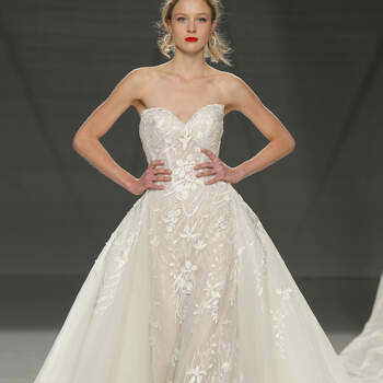 Foto: Demetrios. Credits_ Barcelona Bridal Fashion Week