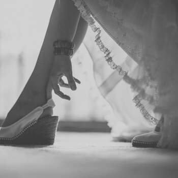 La comodidad del zapato es importante pues la novia tendrá que pasar muchas horas de pie. Foto: Fran Russo.