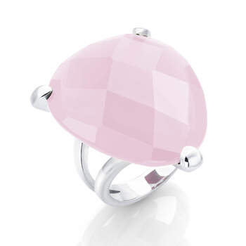 Con este anillo en con una piedra rosa podrás poner un toque de elegancia y color a tu look nupcial. Foto: Tous