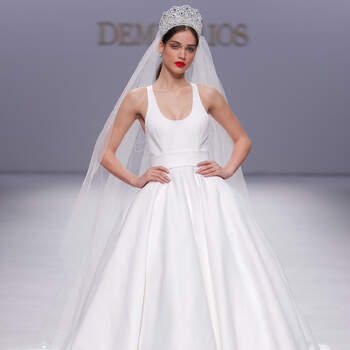 Demetrios. Credits: Valmont Barcelona Bridal Fashion Week