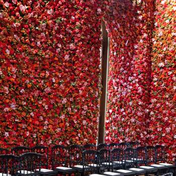 ¿Te imaginas una pared de flores en tu boda? Foto: Dior