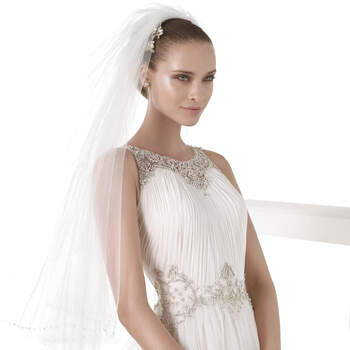 <a href="http://zankyou.9nl.de/n84e" target="_blank">Click here</a> to request an appointment with Pronovias. 